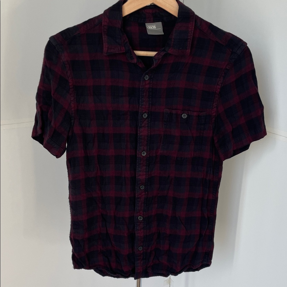 Men’s ASOS Short-Sleeve Plaid Button-Up Shirt in Dark Red & Black. Size XS